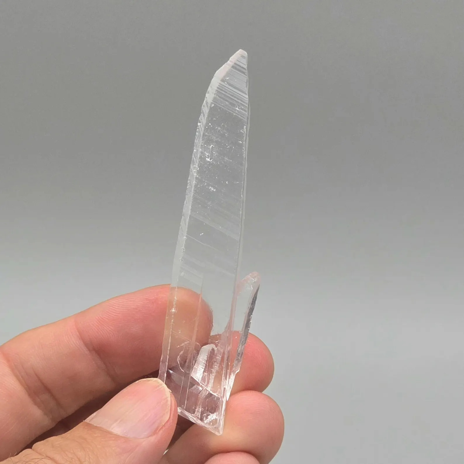 Nifontovite – Exceptional Gem-Clear Elongated Prismatic Crystal