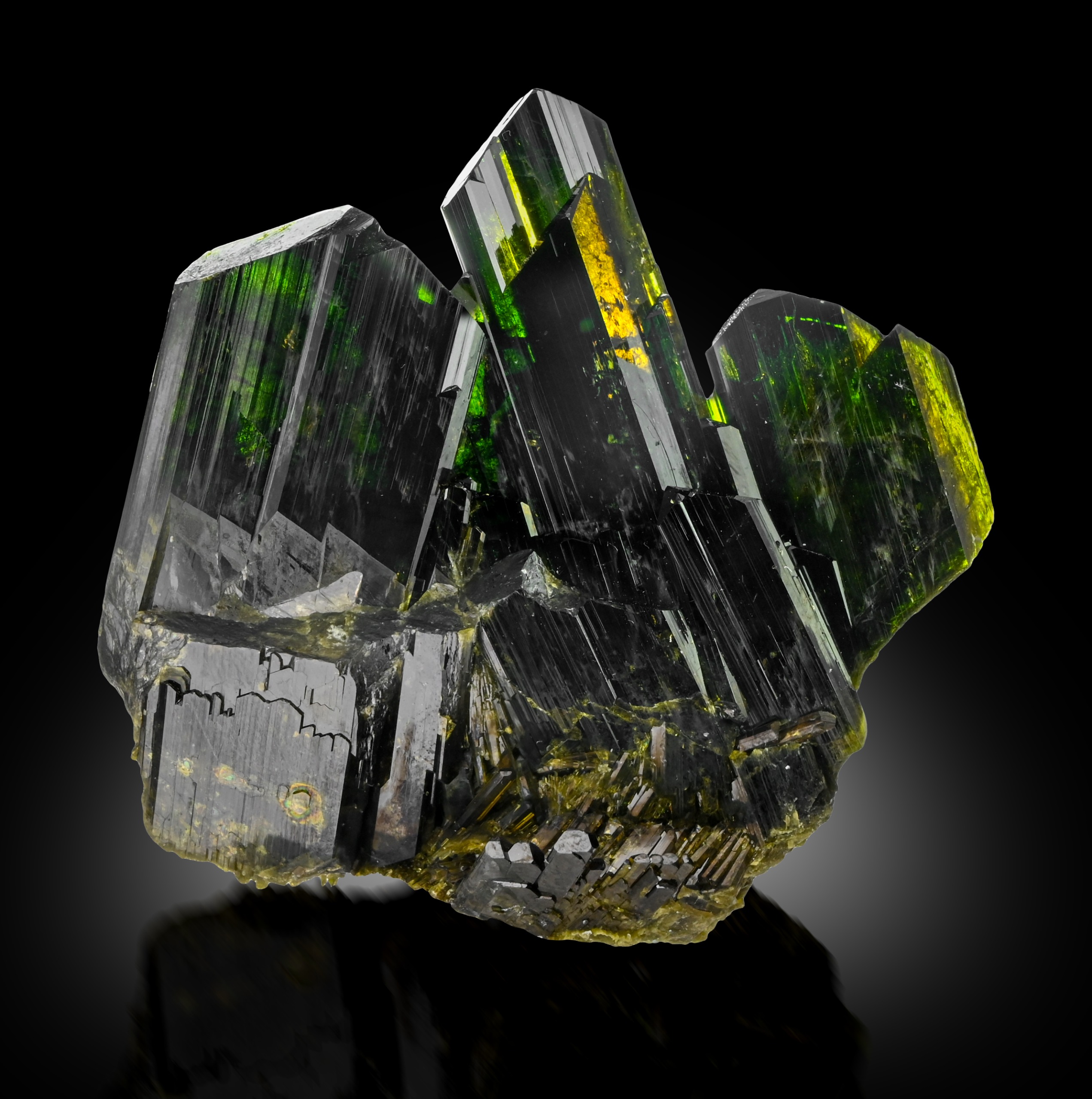 Epidote – Lustrous Forest-Green Crystal Cluster with Sharp Terminations and Gemmy Yellow-Green Highlights