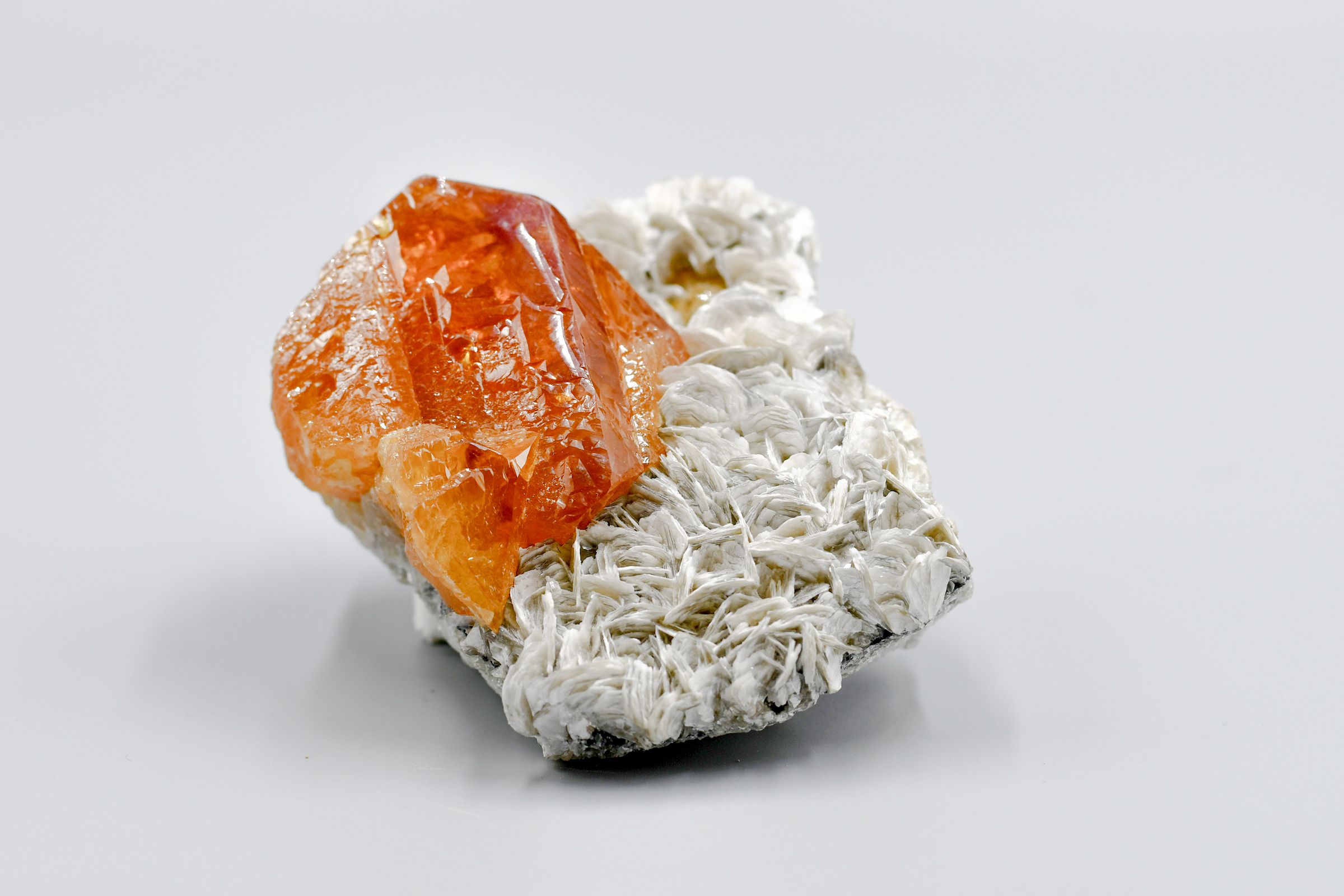 Gem Scheelite on Muscovite - Red Pocket